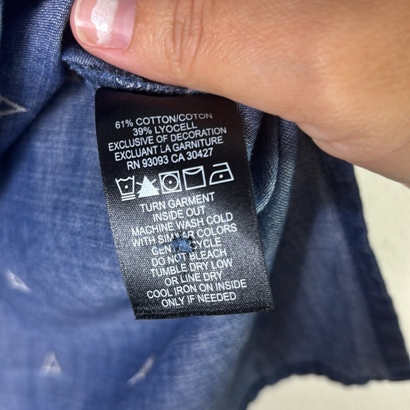 Nic + Zoe Chambray Embroidered Blue Top Tunic size small - Picture 5 of 11